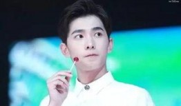 黄晓松爆料杨洋视频是真的吗,黄晓松爆料杨洋视频真实性揭秘