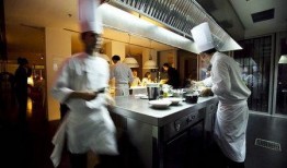 滨湖餐厅厨师爆料视频曝光,揭秘后厨黑幕与食品安全问题